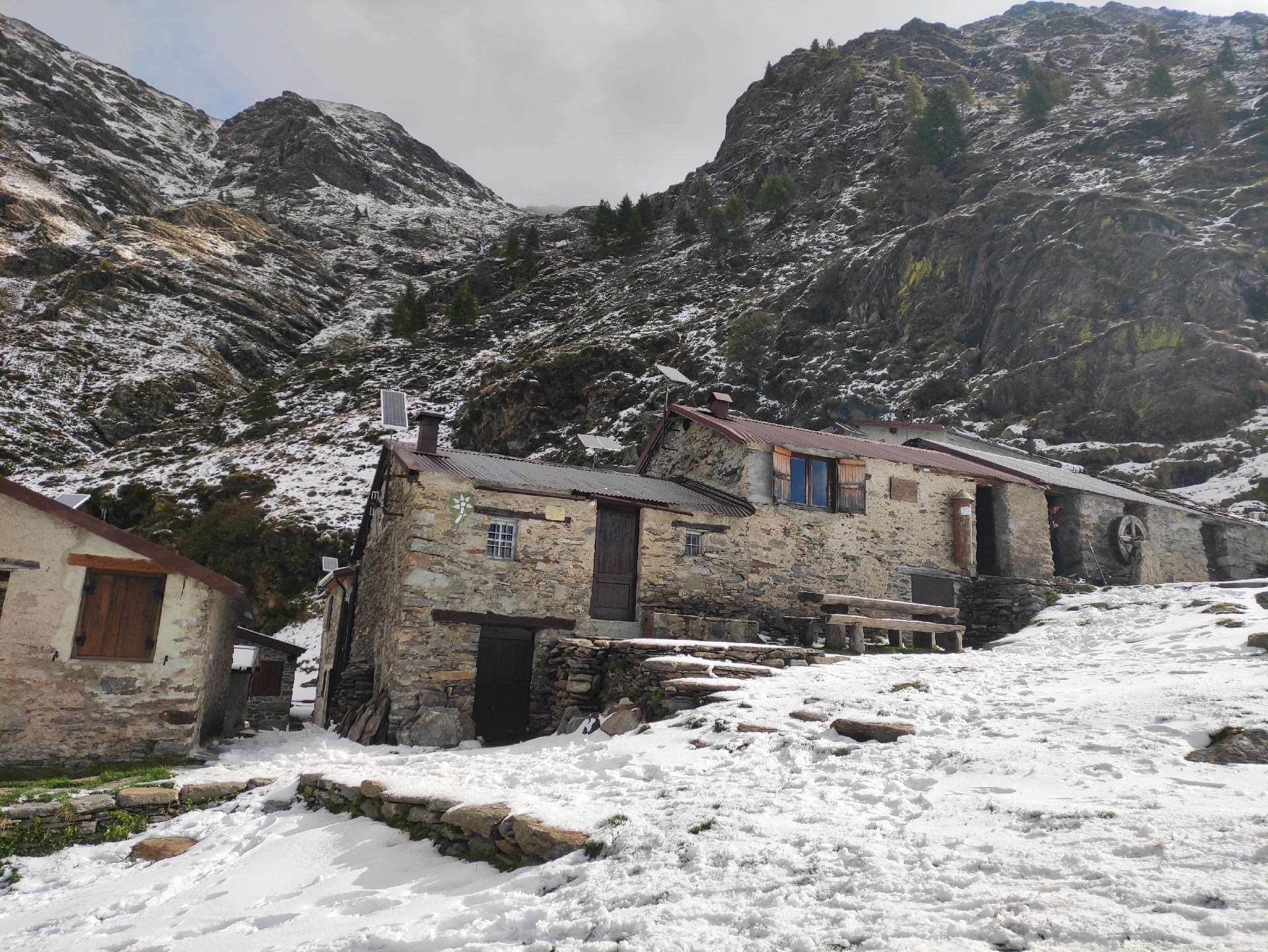 baite all' Alpe di Deleguaccio (paesaggio innevato) Valsassina, Lombardia