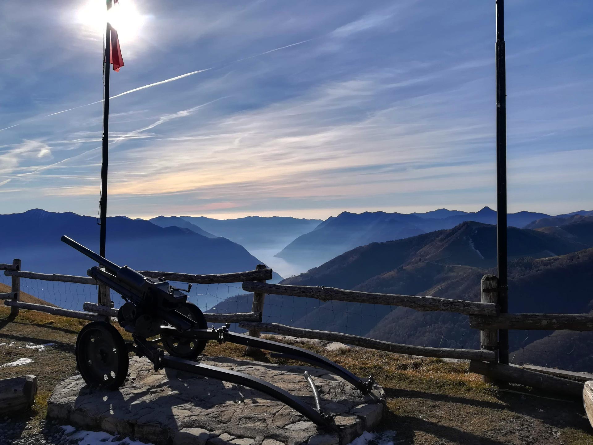 Panorama sul lago di Como dal rifugio Venini, Val d'Intelvi, Lombardia